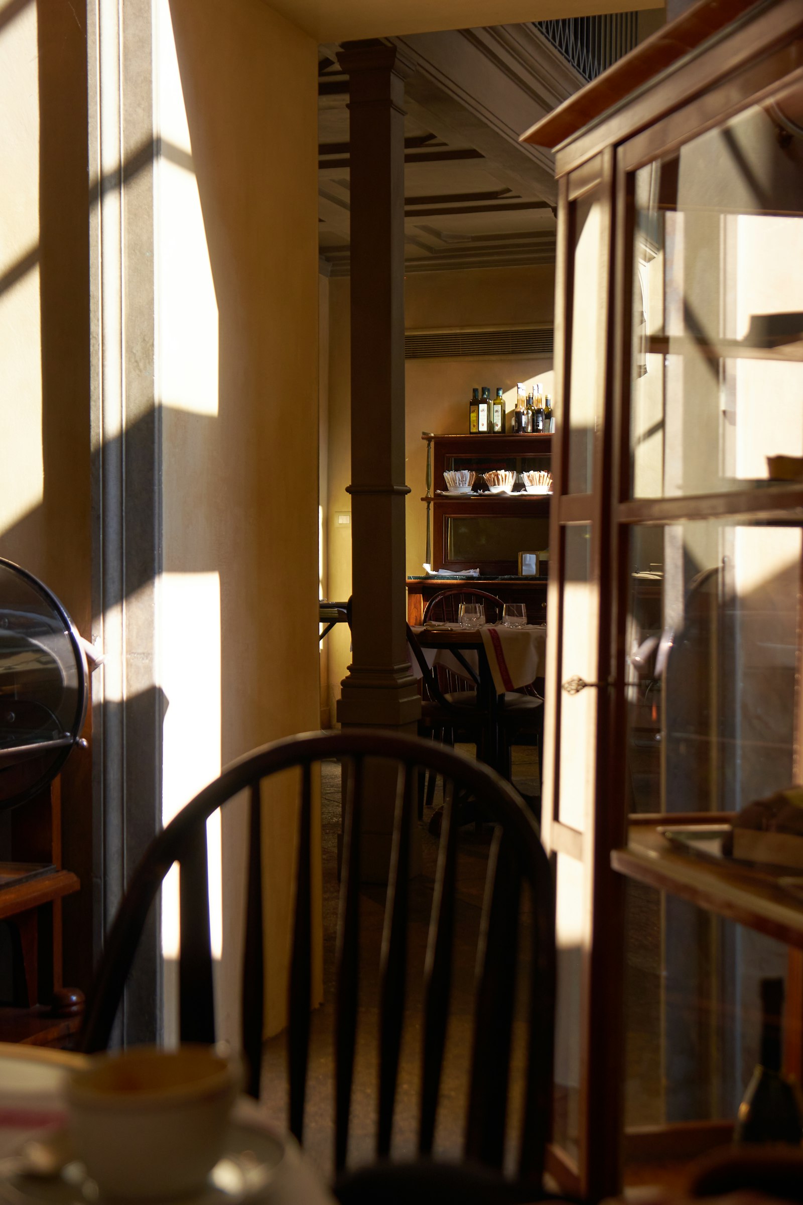 Portrait 9:16 reference showing window light and depth in an interior